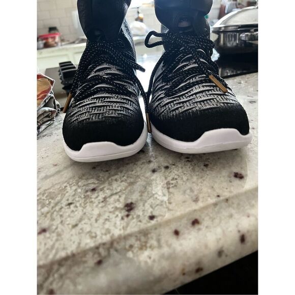 Nike Air Women’s Rosche 2 Flyknit Hi Black & White Sock Sneaker Boot sz 5 NWOB - Picture 5 of 8